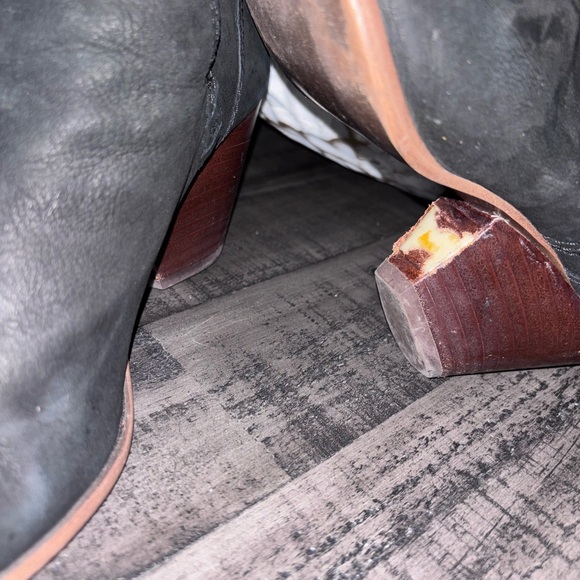 Frye Reina Cutout Booties in black leather SZ 6 - Picture 5 of 9